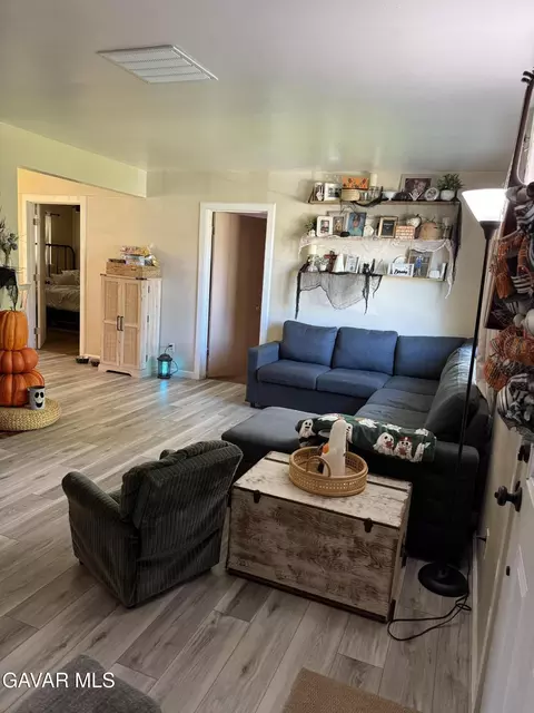 Living - 919 Golden West Ct, Tehachapi, CA 93561 photo 1 of 3