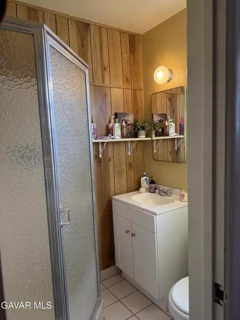 Bath - 919 Golden West Ct, Tehachapi, CA 93561 photo 4 of 4