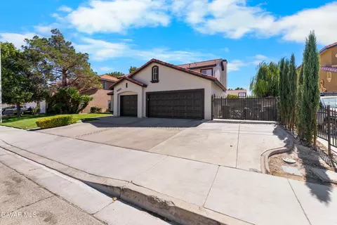 2824 Legends Way, Lancaster, CA 93536 photo 2
