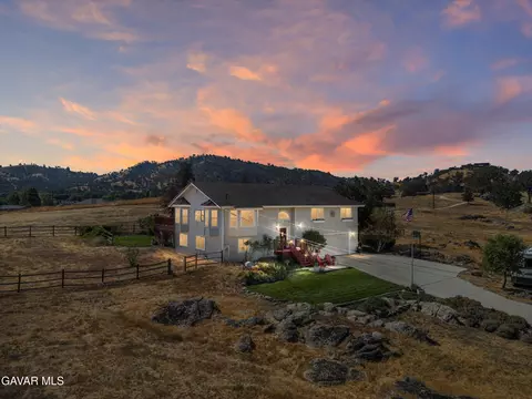 28360 Burning Tree Dr, Tehachapi, CA 93561 photo 1
