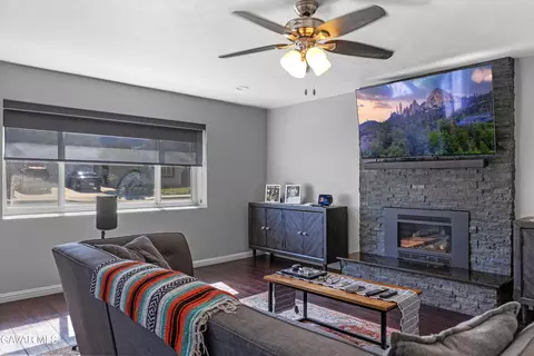 221 Bartlett St, Tehachapi, CA 93561 photo 4