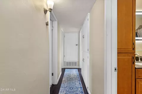 221 Bartlett St, Tehachapi, CA 93561 photo 7