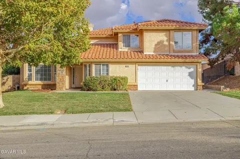 40450 Fieldcrest Ln, Palmdale, CA 93551