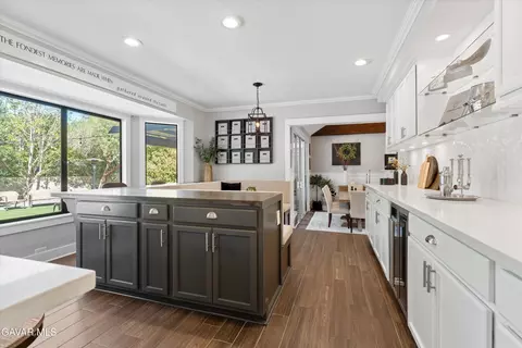 Kitchen - 2729 Parton Circle Cir, Lancaster, CA 93536 photo 2 of 3