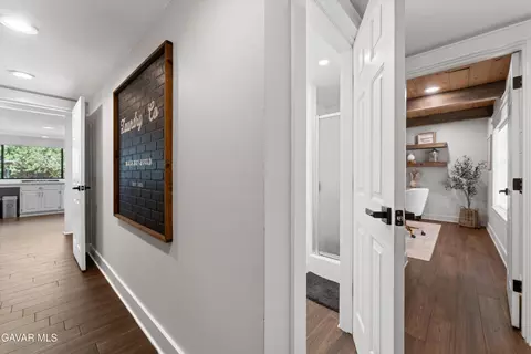 Entry Way - 2729 Parton Circle Cir, Lancaster, CA 93536 photo 6 of 10