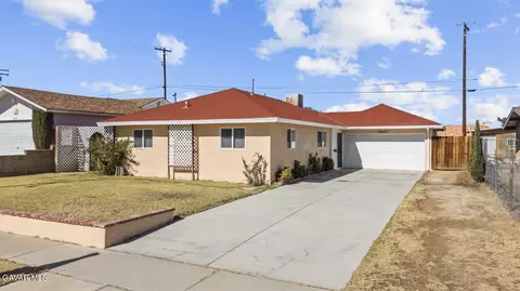 38953 Foxholm Dr, Palmdale, CA 93551