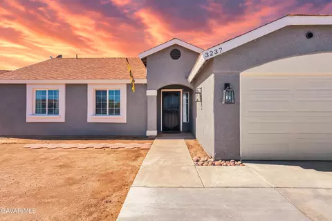 3237 Shady Vista Ln, Rosamond, CA 93560