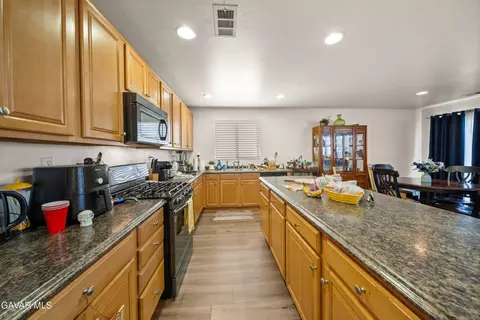 Kitchen - 3339 James Ct, Lancaster, CA 93535 photo 1 of 4