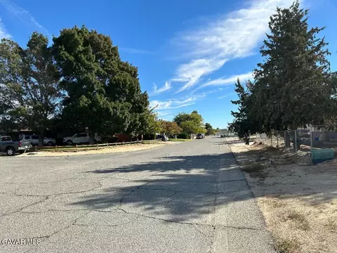 172 E St E Mossdale Ave, Lancaster, CA 93535 photo 3