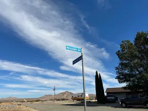 172 E St E Mossdale Ave, Lancaster, CA 93535 photo 2