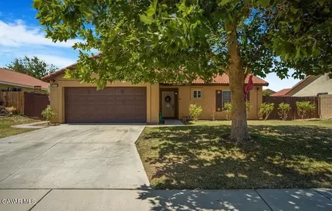4034 Avenue R6 E, Palmdale, CA 93552
