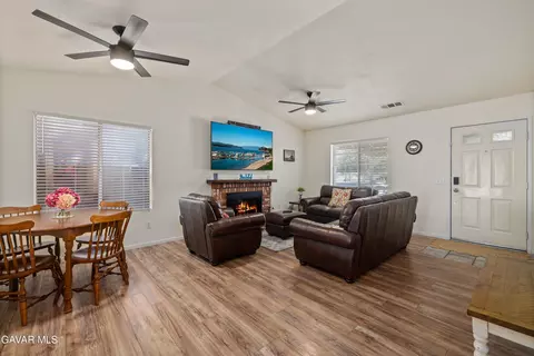 10852 Bonanza Rd, Adelanto, CA 92301 photo 6
