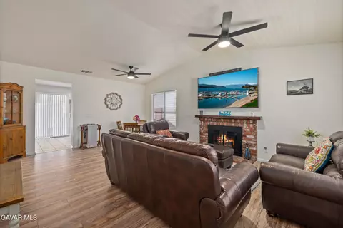 10852 Bonanza Rd, Adelanto, CA 92301 photo 8