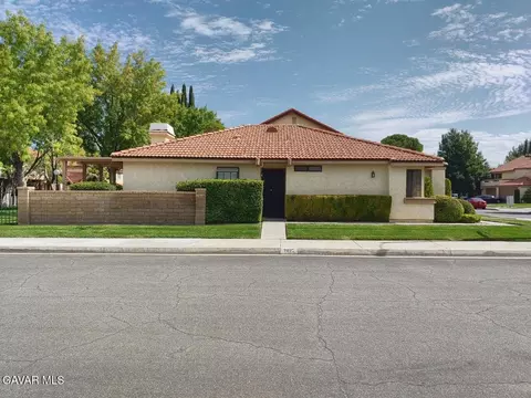 2825 Dartmouth Dr, Lancaster, CA 93536