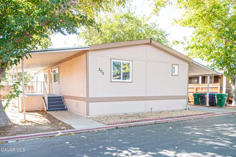 3524 Avenue R Spc 202 E #., Palmdale, CA 93550