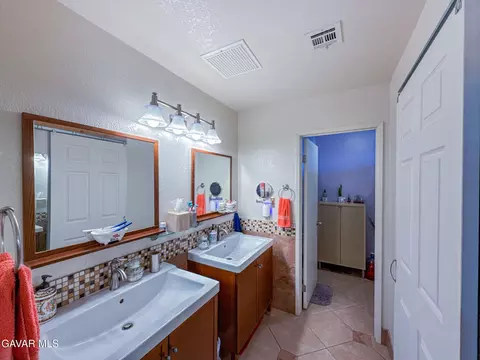 Bath - 43925 17th St E, Lancaster, CA 93535 photo 3 of 6