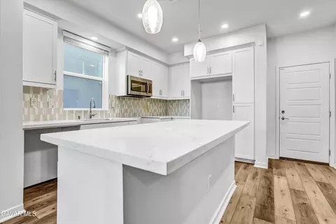 Kitchen - 561 Winchester Dr, Oxnard, CA 93035 photo 1 of 1