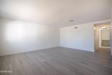 614 Pondera St E, Lancaster, CA 93535 photo 2
