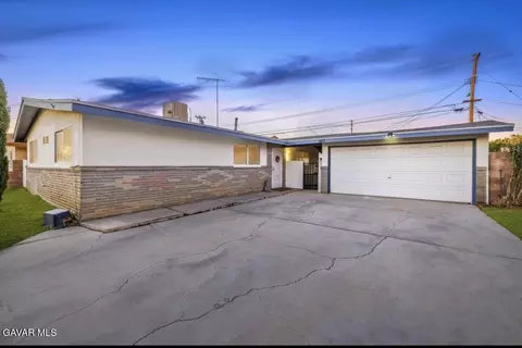 467 Lingard St E, Lancaster, CA 93535