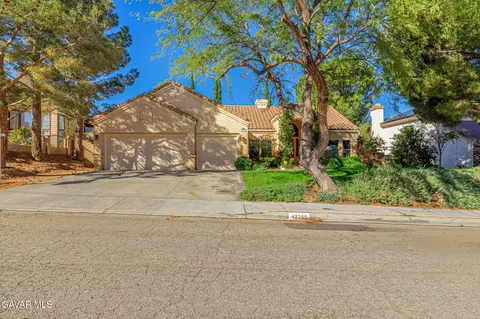 42255 Round Hill Dr, Lancaster, CA 93536