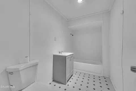 Bath - 229 H St E, Tehachapi, CA 93561 photo 1 of 1