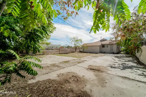 Exterior - 229 H St E, Tehachapi, CA 93561 photo 4 of 5