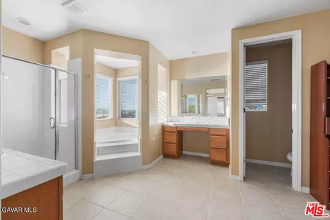 Bath - 41507 Alexo Dr, Lancaster, CA 93536 photo 3 of 3