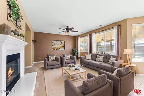 Living - 41507 Alexo Dr, Lancaster, CA 93536 photo 5 of 8