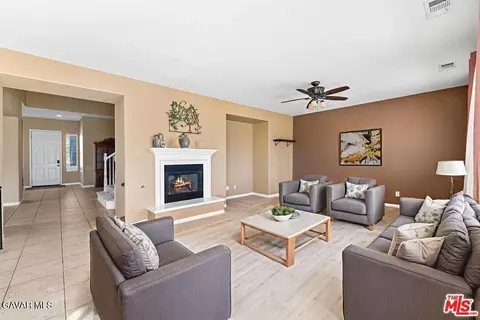 Living - 41507 Alexo Dr, Lancaster, CA 93536 photo 4 of 8