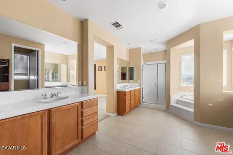 Entry Way - 41507 Alexo Dr, Lancaster, CA 93536 photo 5 of 6