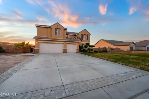 Exterior - 41507 Alexo Dr, Lancaster, CA 93536 photo 10 of 13