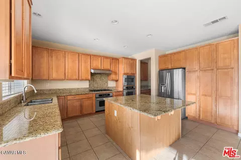 Kitchen - 41507 Alexo Dr, Lancaster, CA 93536 photo 2 of 3