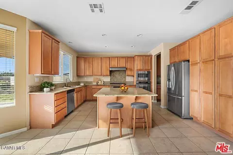Kitchen - 41507 Alexo Dr, Lancaster, CA 93536 photo 1 of 3