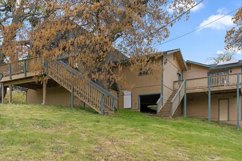 Exterior - 30301 Knight Ct, Tehachapi, CA 93561 photo 4 of 9
