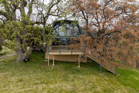 Exterior - 30301 Knight Ct, Tehachapi, CA 93561 photo 8 of 9