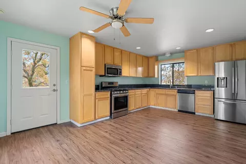 Kitchen - 30301 Knight Ct, Tehachapi, CA 93561 photo 1 of 1