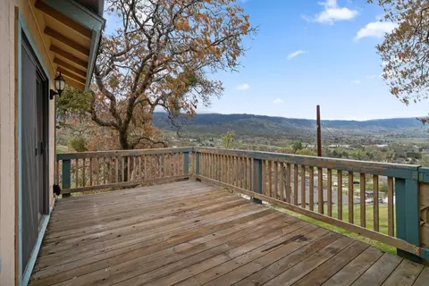 Exterior - 30301 Knight Ct, Tehachapi, CA 93561 photo 7 of 9