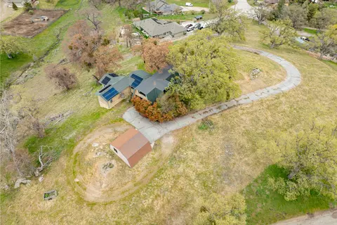 View/Area - 30301 Knight Ct, Tehachapi, CA 93561 photo 2 of 5