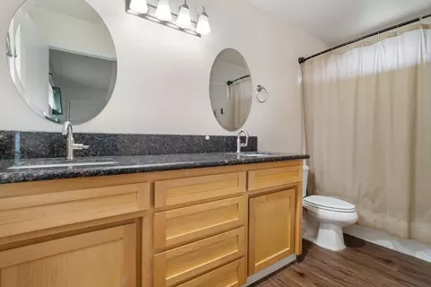 Bath - 30301 Knight Ct, Tehachapi, CA 93561 photo 2 of 2