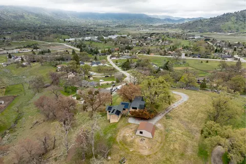 View/Area - 30301 Knight Ct, Tehachapi, CA 93561 photo 3 of 5