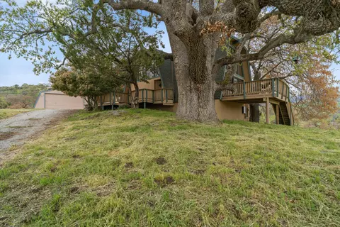 Exterior - 30301 Knight Ct, Tehachapi, CA 93561 photo 5 of 9