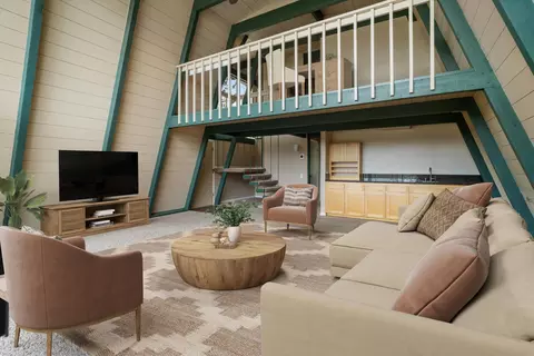 Living - 30301 Knight Ct, Tehachapi, CA 93561 photo 2 of 2