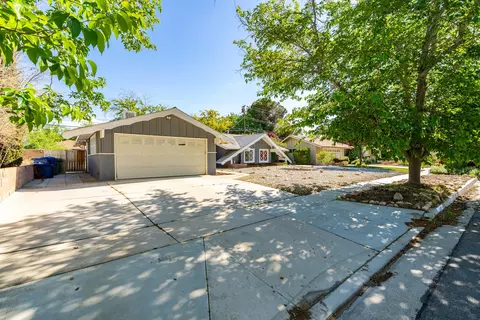 1138 Avenue J4 E, Lancaster, CA 93535 photo 3