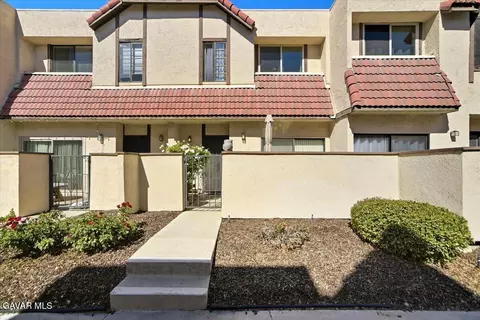 27617 Nugget Dr #3, Canyon Country, CA 91387