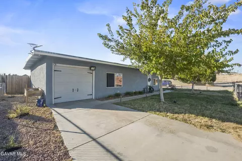 2911 Laurel St, Rosamond, CA 93560