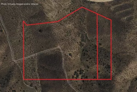 85 Th St W, Palmdale, CA 93551 photo 2