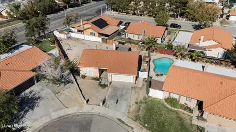 4015 Triton Dr, Palmdale, CA 93552
