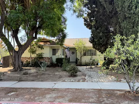 11951 Rossiter Pl, Sylmar, CA 91342