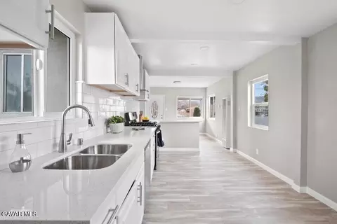 Entry Way - 5309 Ave L8 W, Lancaster, CA 93536 photo 1 of 3