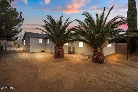 Exterior - 5309 Ave L8 W, Lancaster, CA 93536 photo 5 of 7